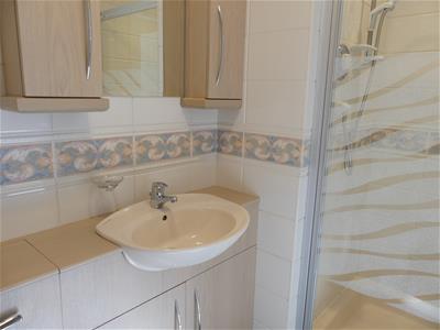 EN-SUITE SHOWER ROOM